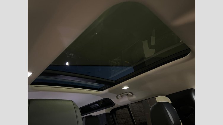 2023 認定中古車 Land Rover Defender 110 サントリーニブラック D300 AWD（AT） S