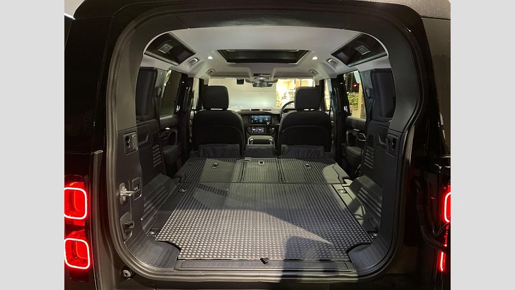 2023 認定中古車 Land Rover Defender 110 サントリーニブラック D300 AWD（AT） S