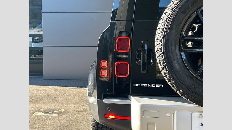 2023 認定中古車 Land Rover Defender 110 サントリーニブラック D300 AWD（AT） S