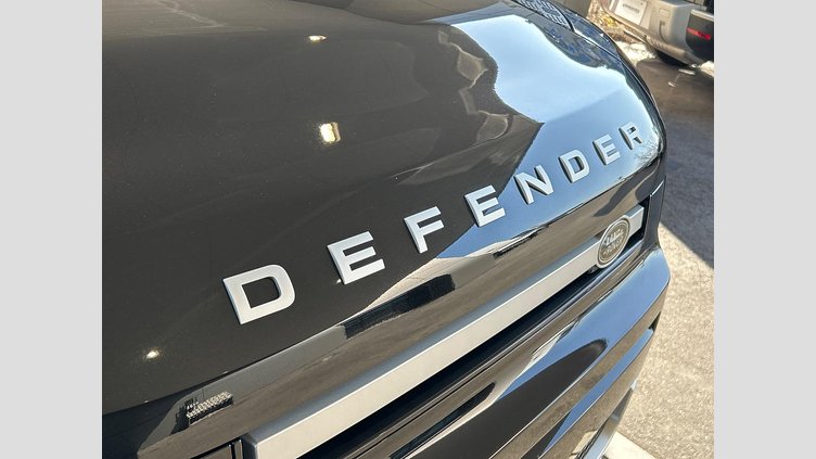 2023 認定中古車 Land Rover Defender 110 サントリーニブラック D300 AWD（AT） S