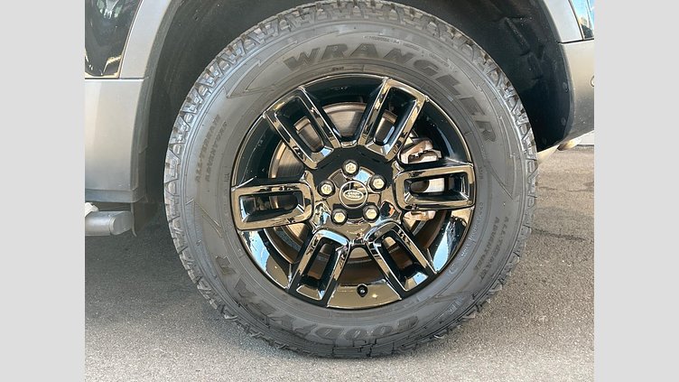 2023 認定中古車 Land Rover Defender 110 サントリーニブラック D300 AWD（AT） S