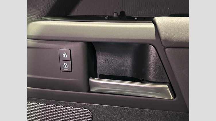 2023 認定中古車 Land Rover Defender 110 サントリーニブラック D300 AWD（AT） S