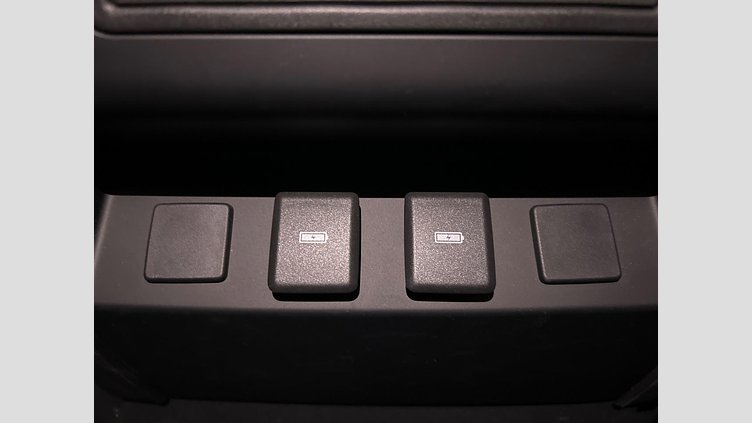 2023 認定中古車 Land Rover Defender 110 サントリーニブラック D300 AWD（AT） S