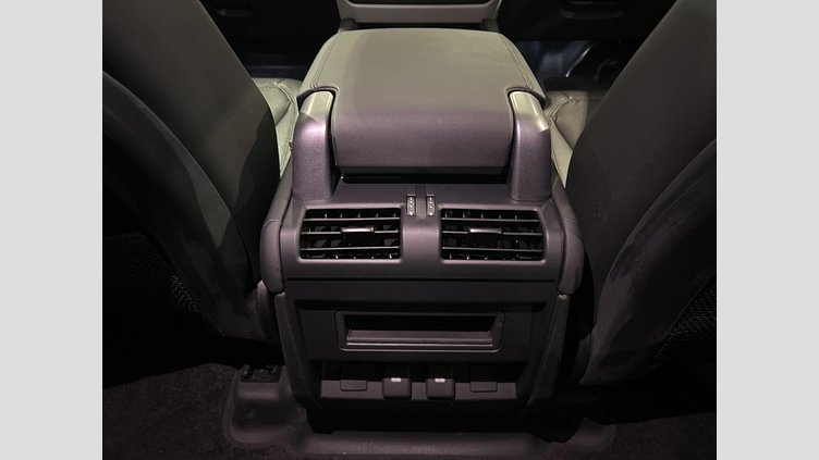 2023 認定中古車 Land Rover Defender 110 サントリーニブラック D300 AWD（AT） S