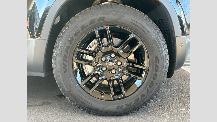 2023 認定中古車 Land Rover Defender 110 サントリーニブラック D300 AWD（AT） S