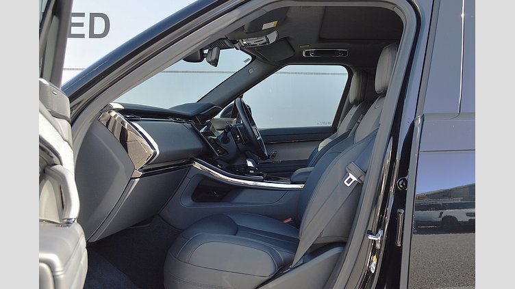 2024 認定中古車 Land Rover Range Rover Sport サントリーニブラック P550eプラグインハイブリッド（ガソリン） スタンダードホイールベース Dynamic SE