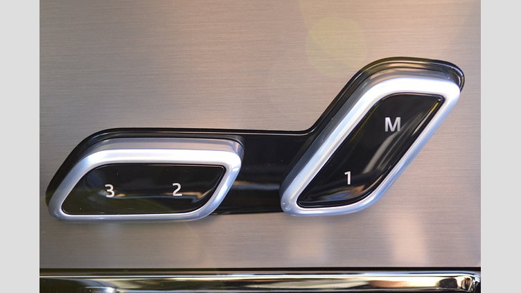 2024 認定中古車 Land Rover Range Rover Sport サントリーニブラック P550eプラグインハイブリッド（ガソリン） スタンダードホイールベース Dynamic SE