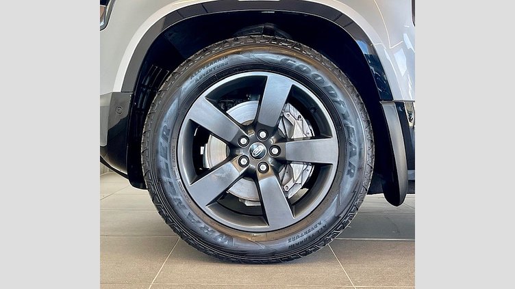 2024 Approved Land Rover Defender 110 Hakuba Silver 3.0 6 Cylinder Diesel 110 D300 X-Dynamic HSE