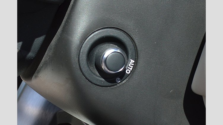 2019 認定中古車 Land Rover Range Rover ポルトフィーノブルー 3.0リッターTDV6ディーゼル（258 PS） スタンダードホイールベース VOGUE