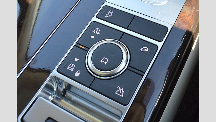 2019 認定中古車 Land Rover Range Rover ポルトフィーノブルー 3.0リッターTDV6ディーゼル（258 PS） スタンダードホイールベース VOGUE