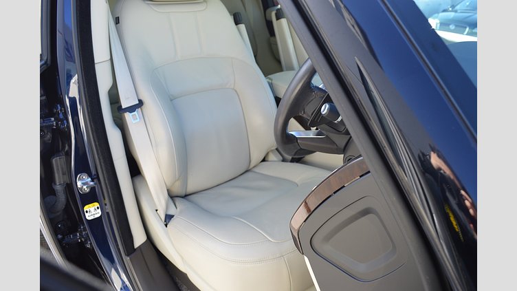 2019 認定中古車 Land Rover Range Rover ポルトフィーノブルー 3.0リッターTDV6ディーゼル（258 PS） スタンダードホイールベース VOGUE