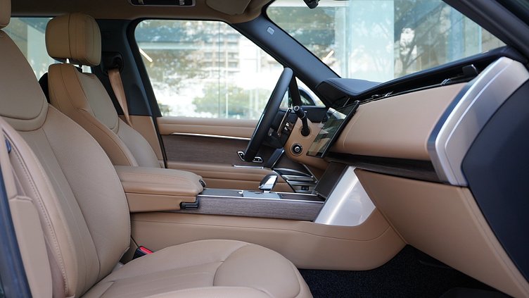 2025 認證中古車 Land Rover Range Rover (1DV) Belgravia Green 貝爾格拉維亞綠 P400 汽油 (輕油電混合) 標準軸距 SE