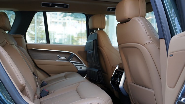 2025 認證中古車 Land Rover Range Rover (1DV) Belgravia Green 貝爾格拉維亞綠 P400 汽油 (輕油電混合) 標準軸距 SE