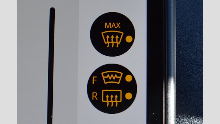 2024 認定中古車 Land Rover Range Rover Velar カルパチアングレイ D200マイルドハイブリッド（ディーゼル） スタンダードホイールベース Dynamic SE