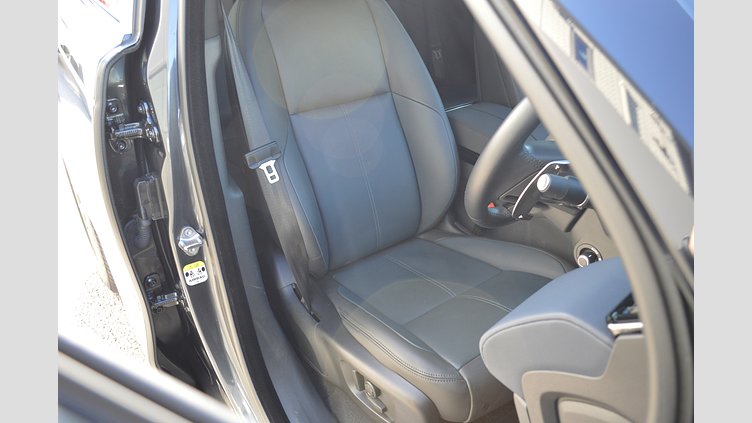 2024 認定中古車 Land Rover Range Rover Velar カルパチアングレイ D200マイルドハイブリッド（ディーゼル） スタンダードホイールベース Dynamic SE