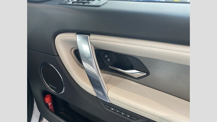 2024 認定中古車 Land Rover Discovery Sport フジホワイト プラグインハイブリッド（ガソリン） 標準ホイール Dynamic HSE