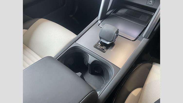 2024 認定中古車 Land Rover Discovery Sport フジホワイト プラグインハイブリッド（ガソリン） 標準ホイール Dynamic HSE