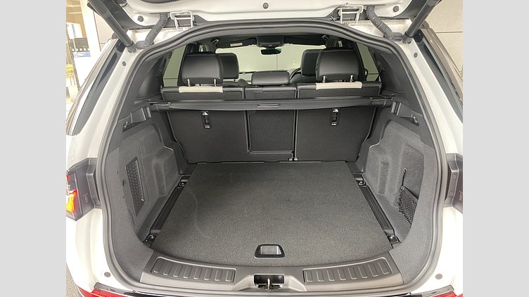 2024 認定中古車 Land Rover Discovery Sport フジホワイト プラグインハイブリッド（ガソリン） 標準ホイール Dynamic HSE