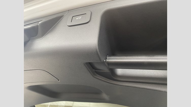 2024 認定中古車 Land Rover Discovery Sport フジホワイト プラグインハイブリッド（ガソリン） 標準ホイール Dynamic HSE