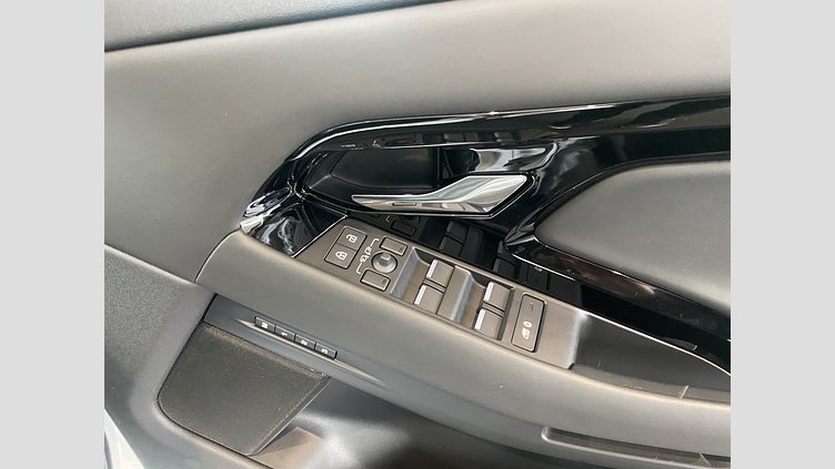 2024 認定中古車 Land Rover Range Rover Evoque オストゥーニパールホワイト P300eプラグインハイブリッド（ガソリン） スタンダードホイールベース DYNAMIC HSE