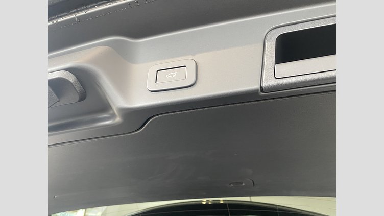 2024 認定中古車 Land Rover Range Rover Evoque オストゥーニパールホワイト P300eプラグインハイブリッド（ガソリン） スタンダードホイールベース DYNAMIC HSE