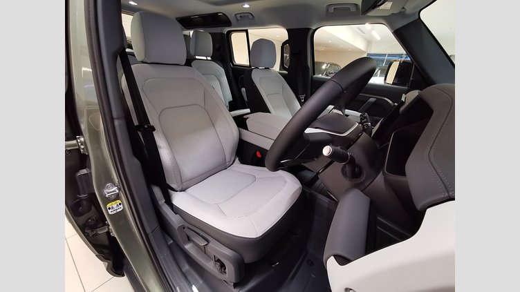 2025 認定中古車 Land Rover Defender 110 パンゲアグリーン D350 ディーゼルマイルドハイブリッド S