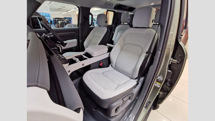 2025 認定中古車 Land Rover Defender 110 パンゲアグリーン D350 ディーゼルマイルドハイブリッド S