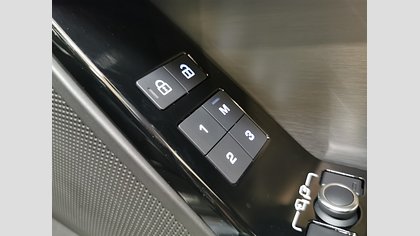 Range Rover Velar 25