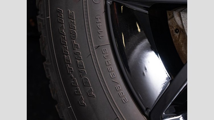 2023 認定中古車 Land Rover Defender 110 フジホワイト D300 AWD（AT） S