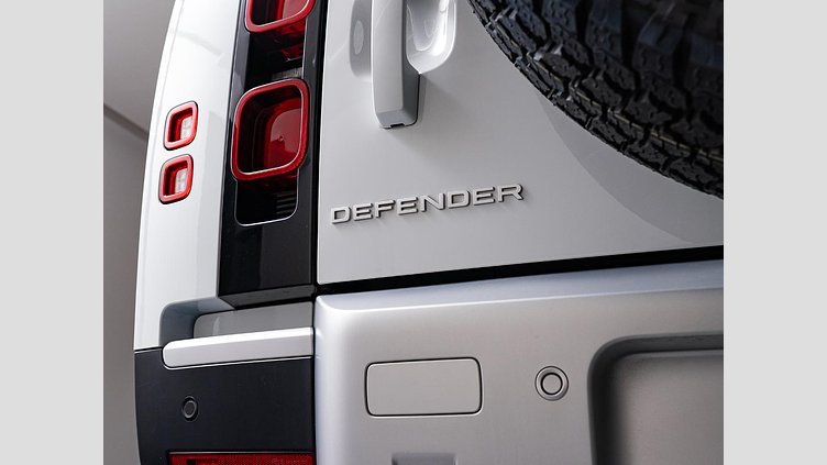 2023 認定中古車 Land Rover Defender 110 フジホワイト D300 AWD（AT） S