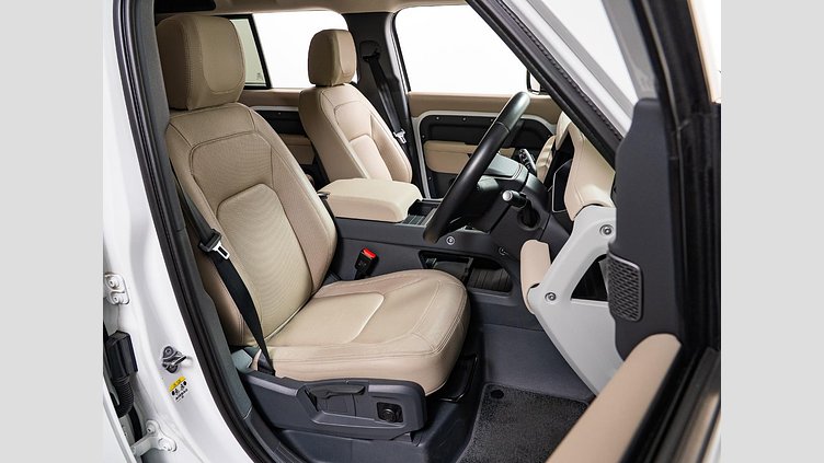 2023 認定中古車 Land Rover Defender 110 フジホワイト D300 AWD（AT） S