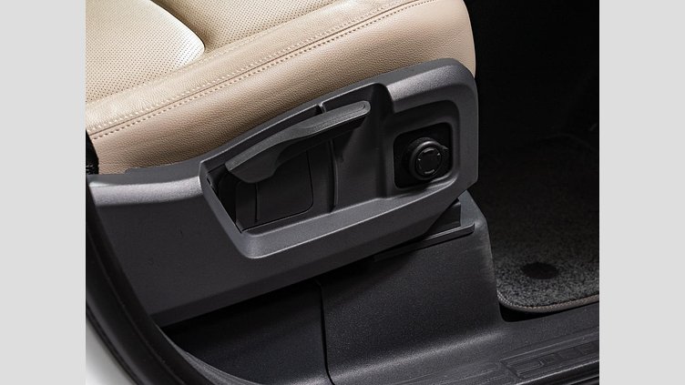 2023 認定中古車 Land Rover Defender 110 フジホワイト D300 AWD（AT） S