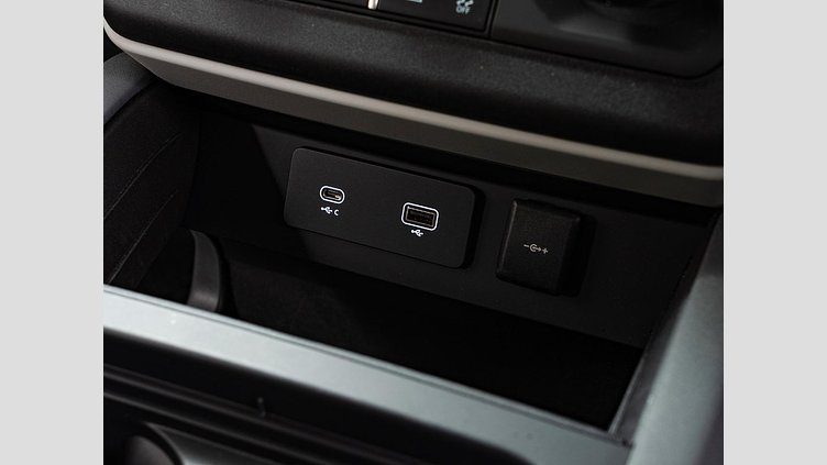 2023 認定中古車 Land Rover Defender 110 フジホワイト D300 AWD（AT） S