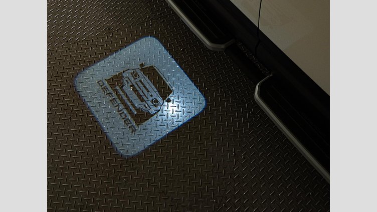 2023 認定中古車 Land Rover Defender 110 フジホワイト D300 AWD（AT） S