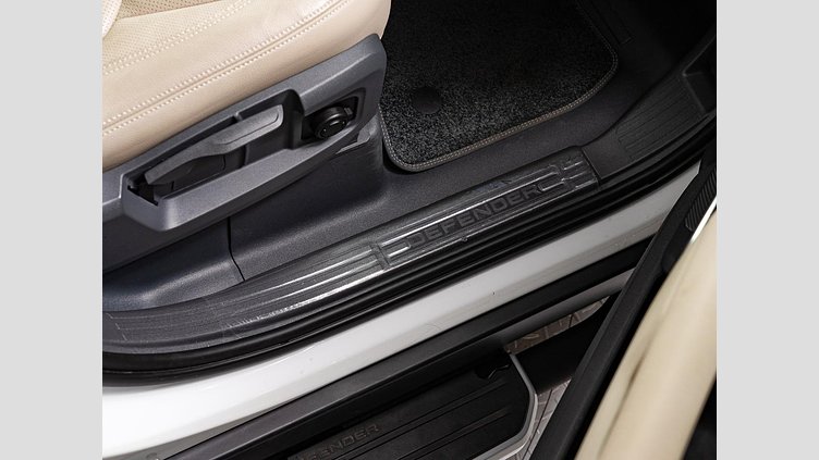 2023 認定中古車 Land Rover Defender 110 フジホワイト D300 AWD（AT） S