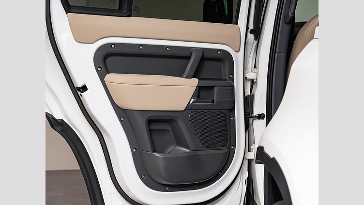 2023 認定中古車 Land Rover Defender 110 フジホワイト D300 AWD（AT） S