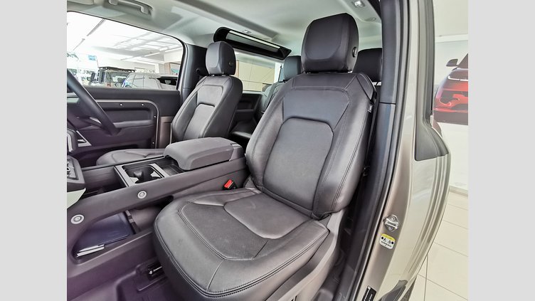 2023 認定中古車 Land Rover Defender 90 ランタオブロンズ P300 AWD（AT） SE