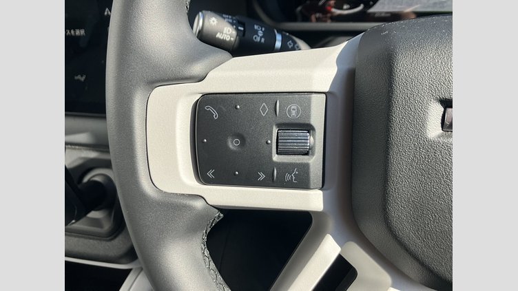 2024 認定中古車 Land Rover Defender 110 シリコンシルバー P300 ガソリン X-Dynamic SE