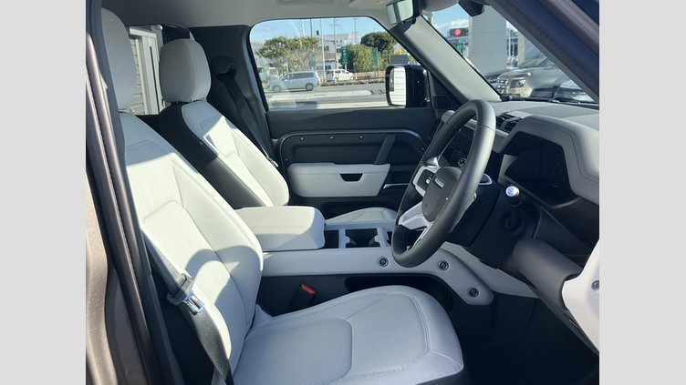 2024 認定中古車 Land Rover Defender 110 シリコンシルバー P300 ガソリン X-Dynamic SE