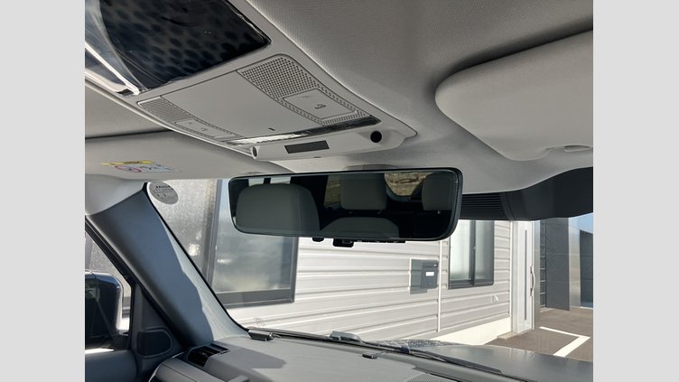 2024 認定中古車 Land Rover Defender 110 シリコンシルバー P300 ガソリン X-Dynamic SE