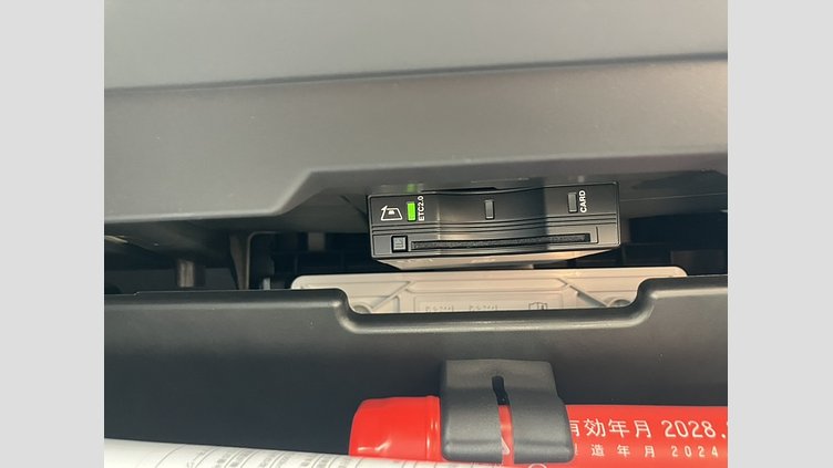 2024 認定中古車 Land Rover Defender 110 シリコンシルバー P300 ガソリン X-Dynamic SE