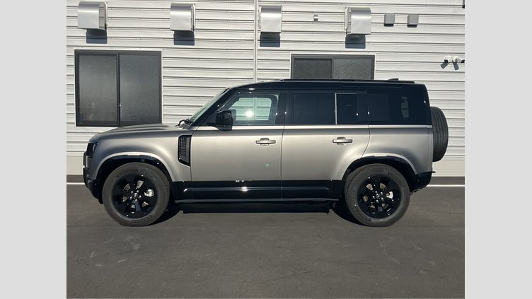 2024 認定中古車 Land Rover Defender 110 シリコンシルバー P300 ガソリン X-Dynamic SE