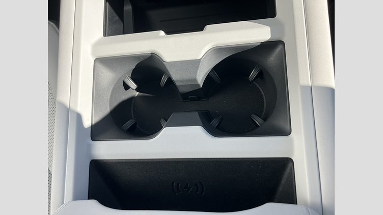 2024 認定中古車 Land Rover Defender 110 シリコンシルバー P300 ガソリン X-Dynamic SE