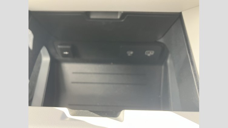 2024 認定中古車 Land Rover Defender 110 シリコンシルバー P300 ガソリン X-Dynamic SE