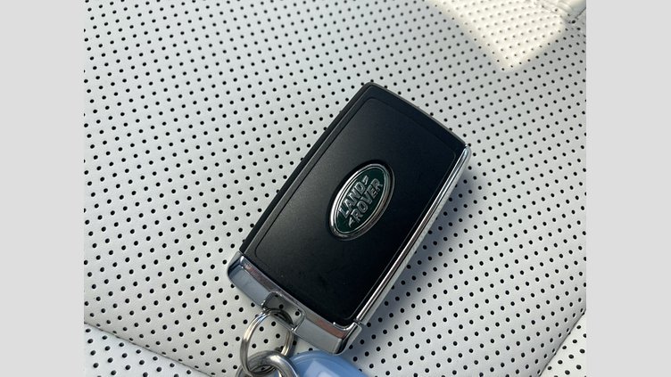 2024 認定中古車 Land Rover Defender 110 シリコンシルバー P300 ガソリン X-Dynamic SE