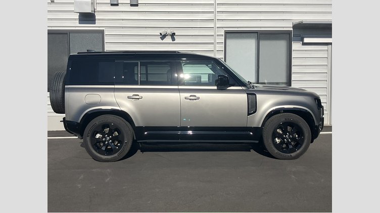 2024 認定中古車 Land Rover Defender 110 シリコンシルバー P300 ガソリン X-Dynamic SE