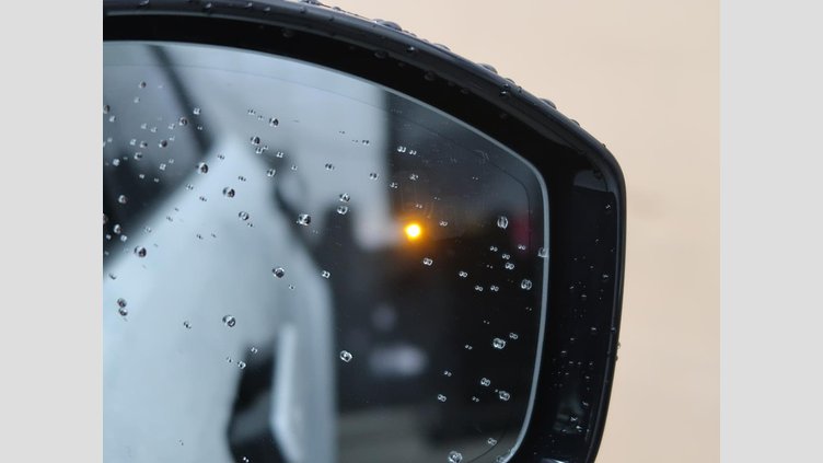 2020 認定中古車 Land Rover Range Rover Evoque ユーロンホワイト D180 R-DYNAMIC S