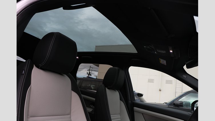 2024 認定中古車 Land Rover Discovery Sport フジホワイト プラグインハイブリッド（ガソリン） 標準ホイール Dynamic HSE