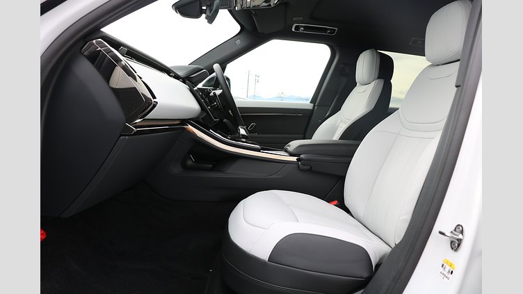 2024 認定中古車 Land Rover Range Rover Sport フジホワイト P550eプラグインハイブリッド（ガソリン） スタンダードホイールベース Dynamic SE