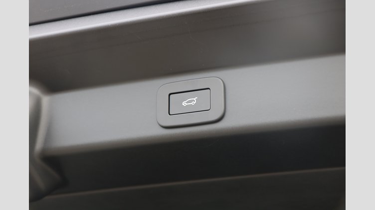 2024 認定中古車 Land Rover Range Rover Sport フジホワイト P550eプラグインハイブリッド（ガソリン） スタンダードホイールベース Dynamic SE